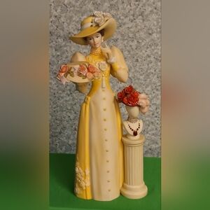 𝑨𝑽𝑶𝑵 𝟐𝟎𝟎𝟓 𝑴𝑹'𝒔.𝑨𝒍𝒃𝒆𝒆 𝑨𝒘𝒂𝒓𝒅/𝑷𝒐𝒓𝒄𝒆𝒍𝒂𝒊𝒏 𝑭𝒊𝒈𝒖𝒓𝒆